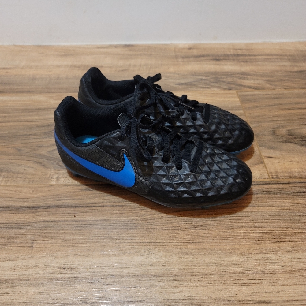 Nike tiempo youth soccer cleats size 3